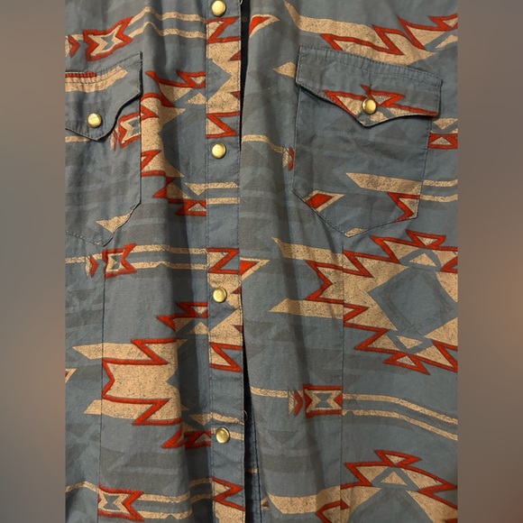 Women’s Roper Button Up - Picture 2 of 4